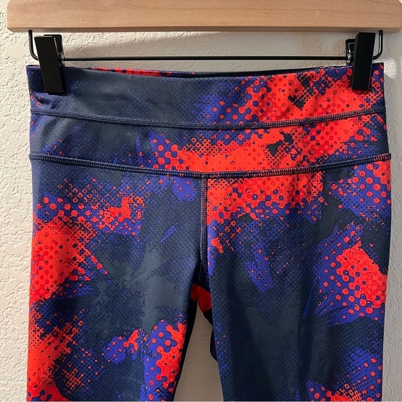 Women’s Athleta red and blue patterned cropped athletic leggings size XS - Picture 2 of 6